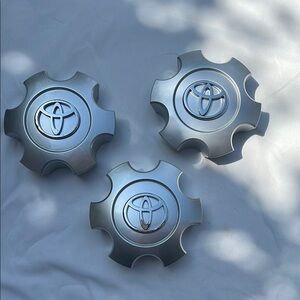 Toyota alloy wheel center total 3, can separate